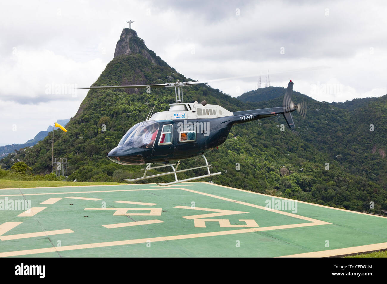 Helikopter Landeplatz am Corcovado-Berg mit der Statue von Christus, Bundesstaat Rio De Janeiro, Brasilien, Südamerika, amerik. Stockfoto