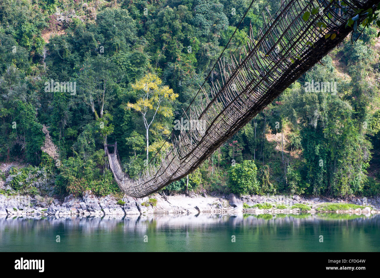 Riesige Brücke aus Bambus gefertigt über den Siang Fluß nahe entlang, Arunachal Pradesh, Indien, Asien Stockfoto