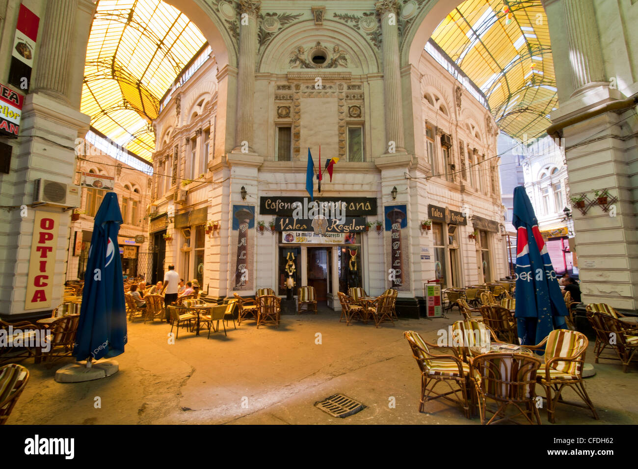 Bukarest, Rumänien, Europa Passage abgedeckt Stockfoto