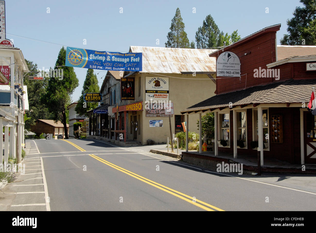 Main Street (Highway 120) in Groveland, ein Pionier Goldgräberstadt außerhalb der Yosemite-Nationalpark in Kalifornien Stockfoto