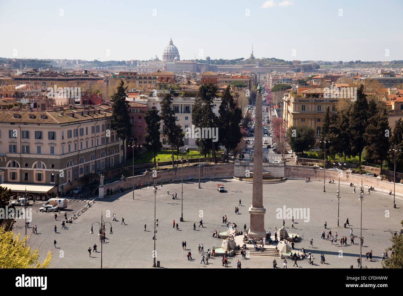 Piazza del Popolo, den Petersdom im Hintergrund, Rom, Latium, Italien, Europa Stockfoto