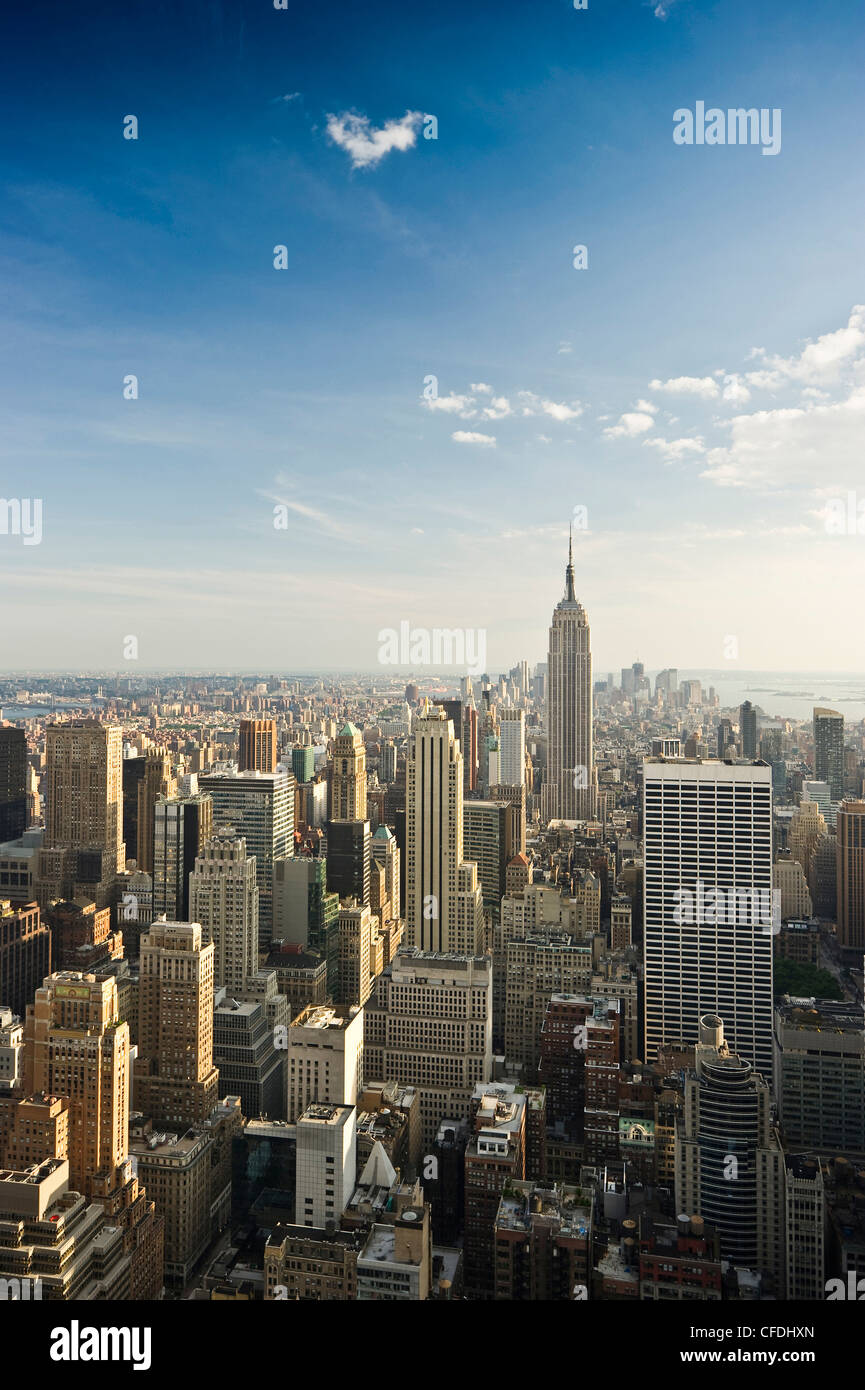 Blick auf das Empire State Building und das Rockefeller Center, Manhattan, New York, USA, Amerika Stockfoto