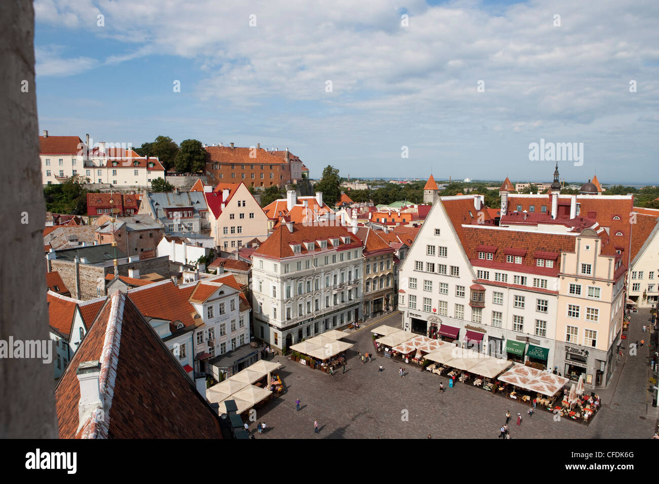 Blick auf den Rathausplatz (Raekoja Plats) vom Rathausturm, Tallinn, Harjumaa, Estland Stockfoto