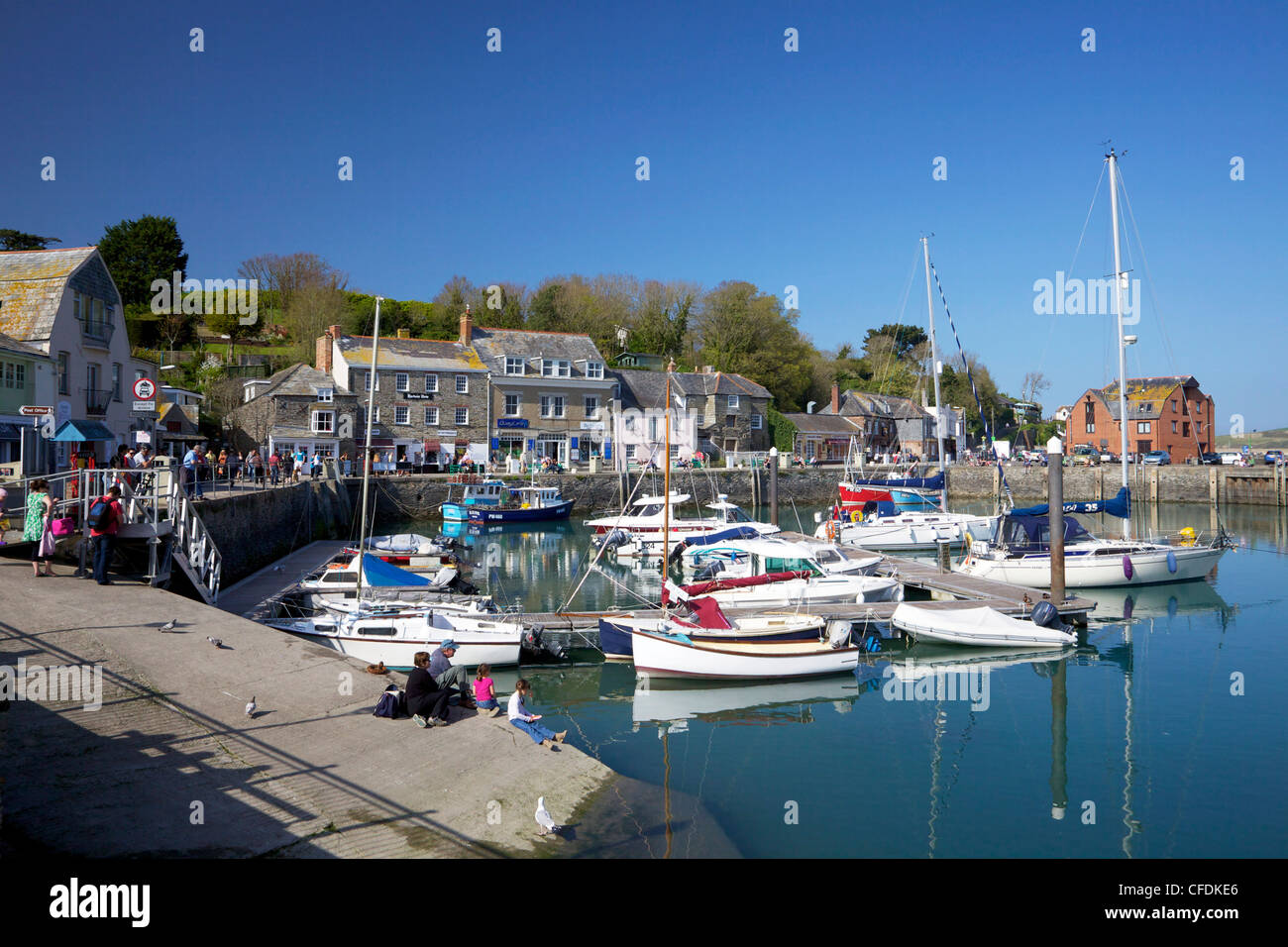 Angelboote/Fischerboote im Hafen von Padstow, Mündung des Flusses Camel, North Cornwall, England, Vereinigtes Königreich, Europa Stockfoto