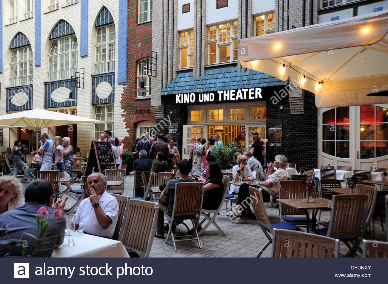 Cafe Cinema Stockfotos & Cafe Cinema Bilder - Alamy