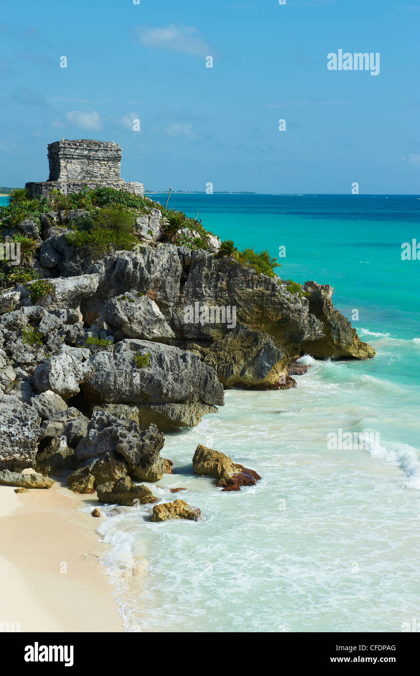Strand von Tulum und antiken Maya-Stätte von Tulum, Tulum, Quintana Roo, Mexiko, Stockfoto