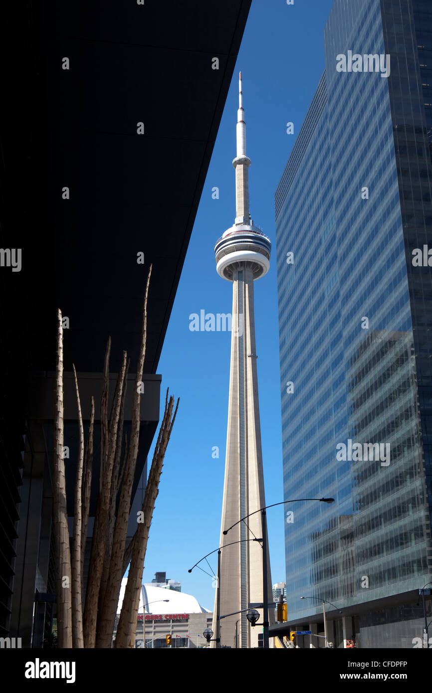CN Tower von Air Canada Centre, Toronto, Kanada Stockfoto