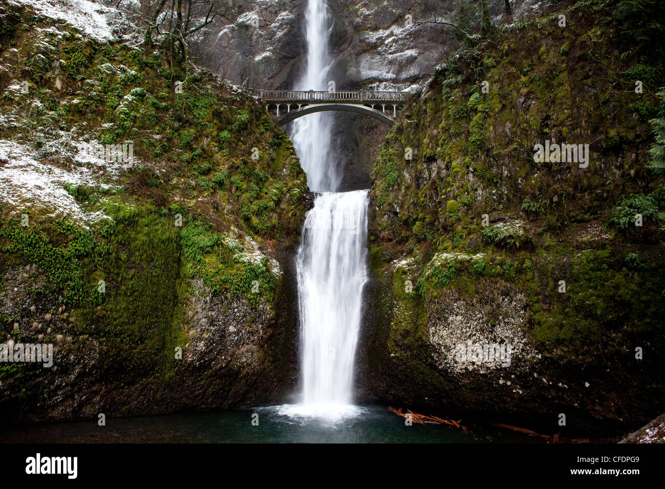 Multnomah Falls in der Columbia-Schlucht. Stockfoto