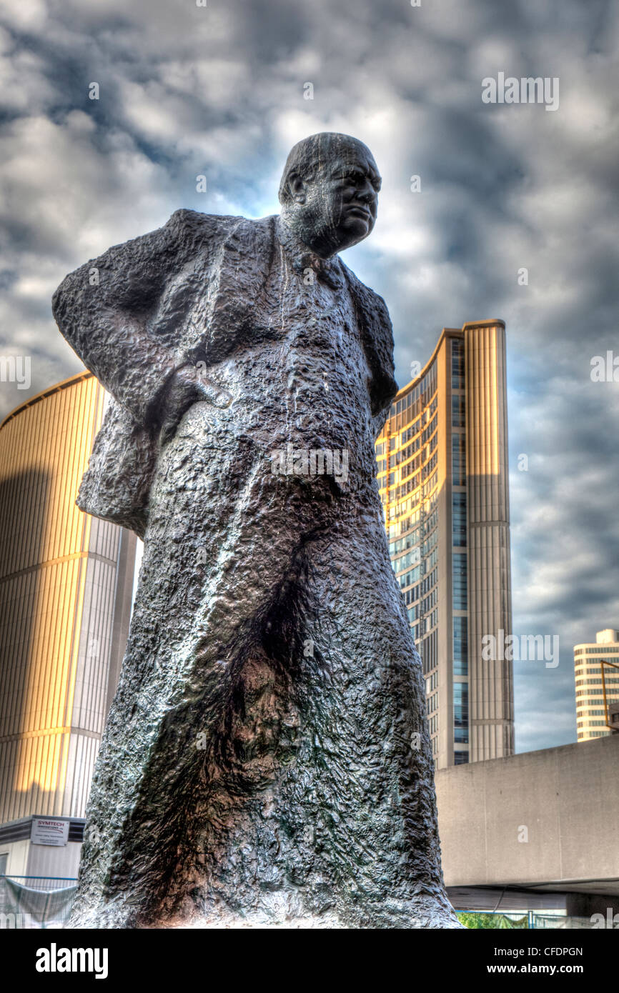 Oscar Nemon Statue von Winston Churchill, in der Nähe von Ciy Hall, Toronto, Kanada Stockfoto