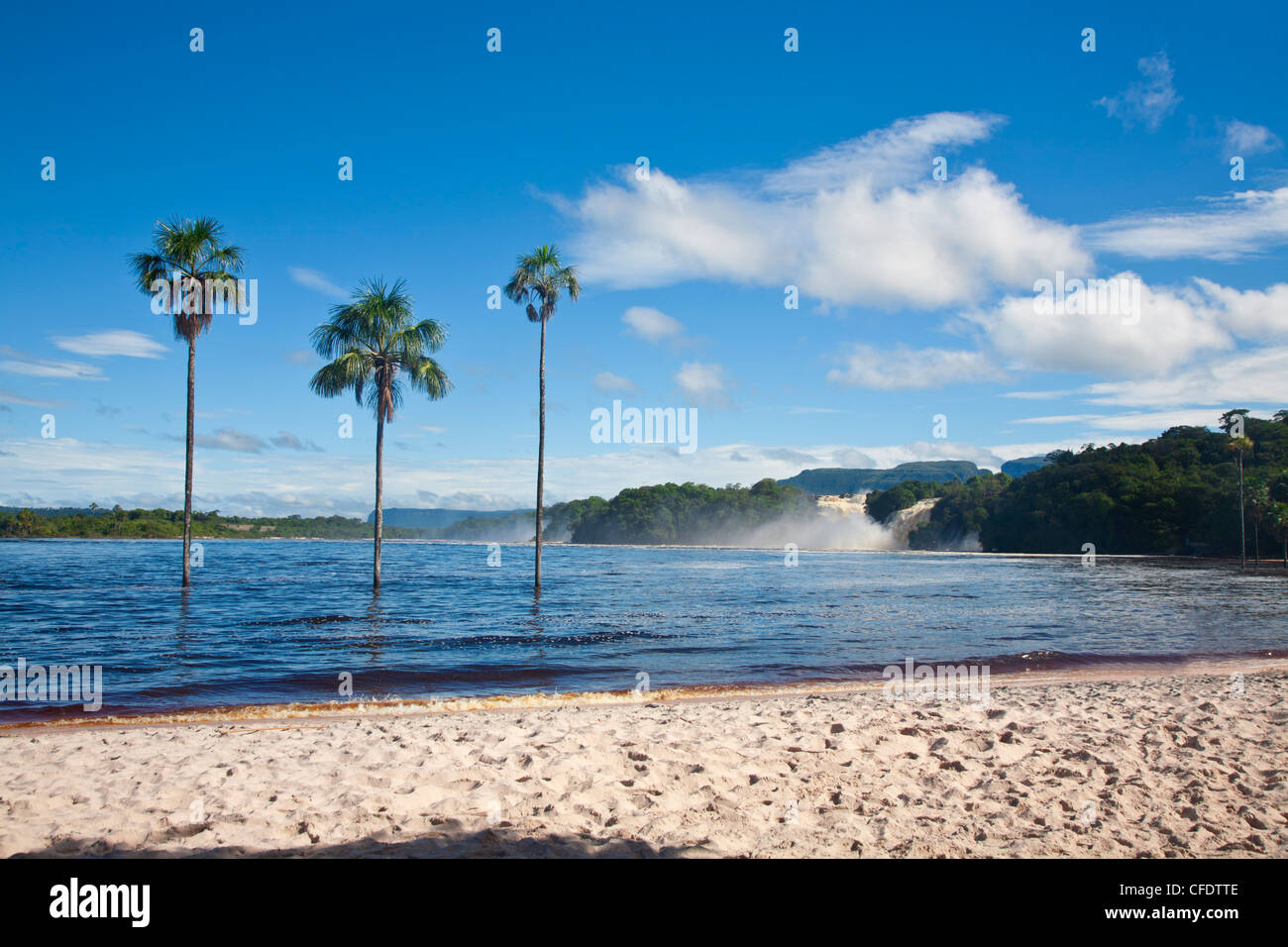 Blick auf Hacha fällt, Canaima Lagune, Hochland von Guayana, Venezuela, Canaima National Park, UNESCO-Weltkulturerbe Stockfoto