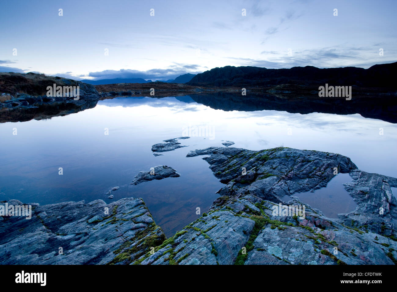 Loch Tollaidh im Morgengrauen, in der Nähe von Poolewe, Achnasheen, Wester Ross, Highlands, Schottland, Vereinigtes Königreich, Europa Stockfoto