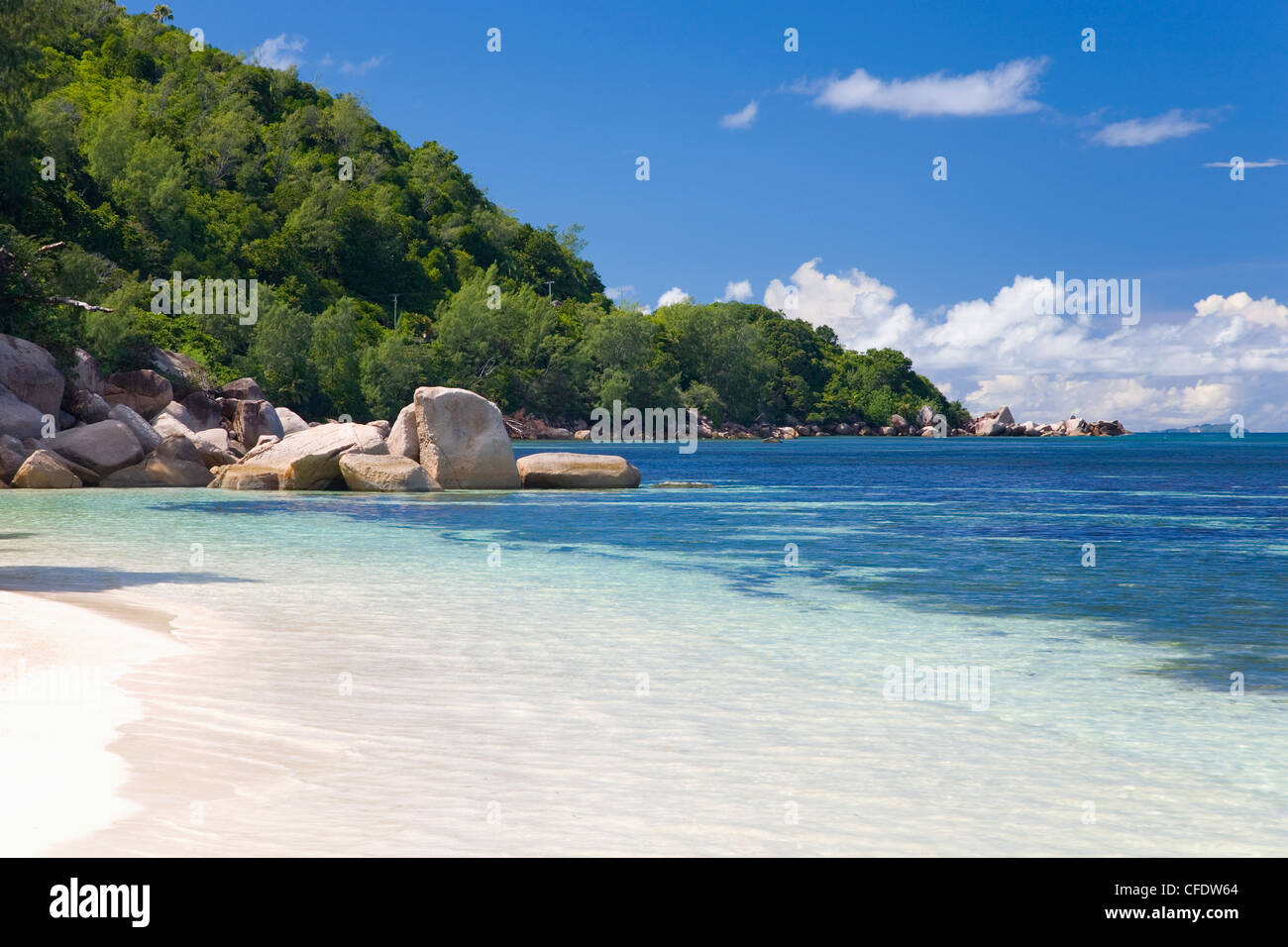 Blick auf Pointe Cocos von der Strand von Anse Bois De Rose, Insel Praslin, Seychellen, Indischer Ozean Stockfoto