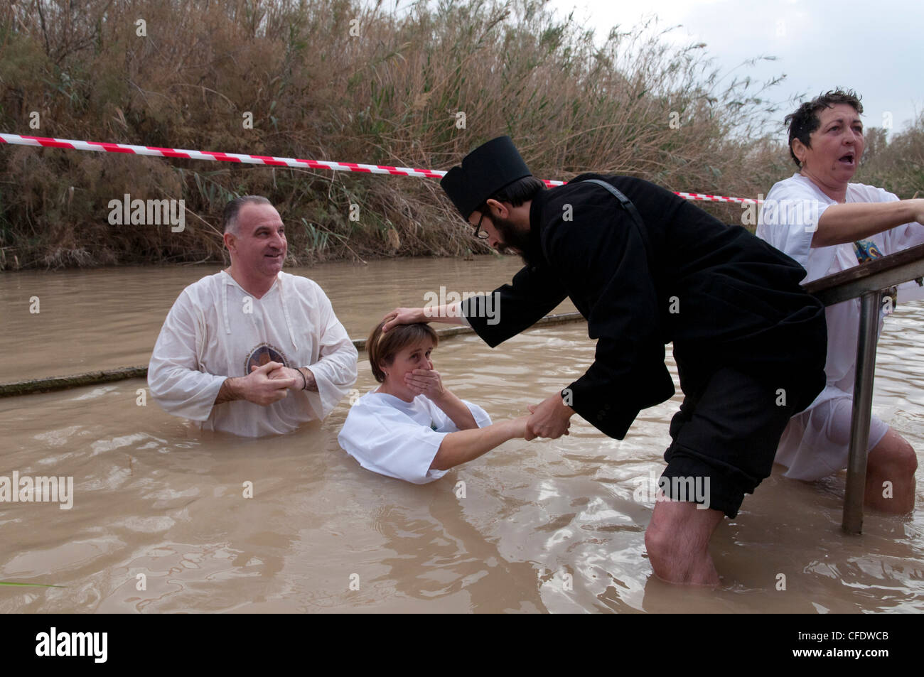 Epiphany Orthodoxe feiern an der Taufstelle Qasr el Yahud, Fluss Jordan, Israel, Nahost Stockfoto