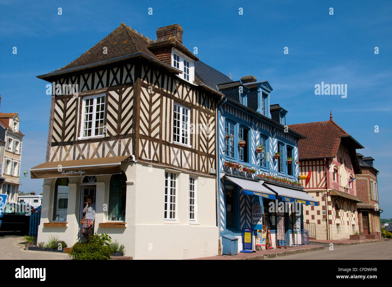 Typische Norman halb Fachwerkhaus beherbergt, Beaumont-En-Auge, Calvados, Normandie, Frankreich, Europa Stockfoto
