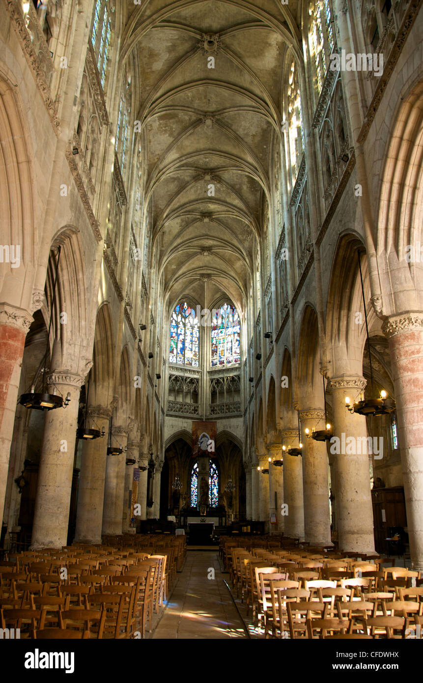 Innenraum der Kirche Notre-Dame, aus dem 15. Jahrhundert, das Schiff Caudebec En Caux, Normandie, Frankreich, Europa Stockfoto