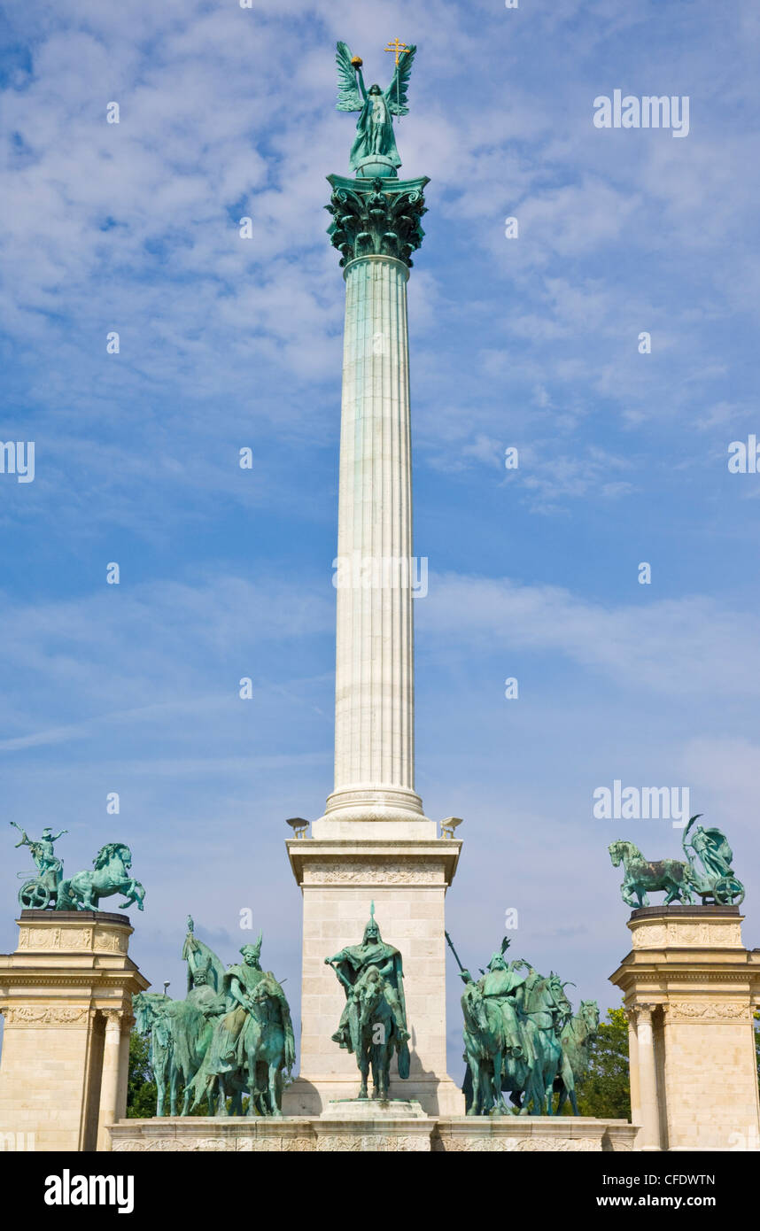 Das Millennium-Denkmal, mit Erzengel Gabriel an der Spitze, Heldenplatz (Hosok ter), Budapest, Ungarn, Europa Stockfoto