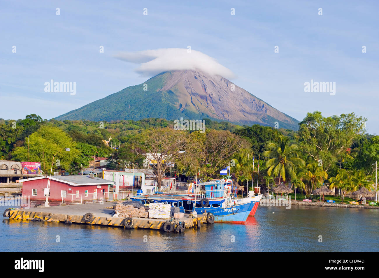 Hafen Sie unter Volcan Concepcion, 1610 m, Ometepe Insel, See Nicaragua, Nicaragua, Mittelamerika Stockfoto
