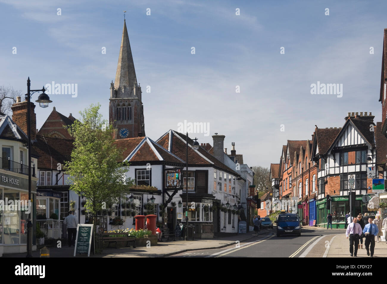 Die Main Street, Lyndhurst, New Forest, Hampshire, England, Vereinigtes Königreich, Europa Stockfoto