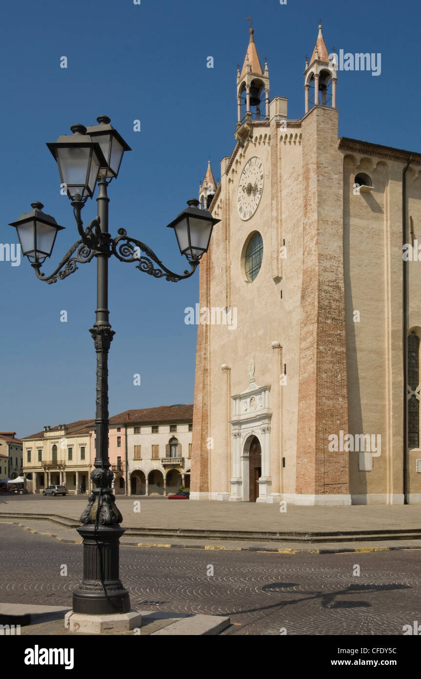 Die 15. Jahrhundert gotische Kathedrale im mittelalterlichen walled Stadt von Montagnana, Veneto, Italien, Europa Stockfoto