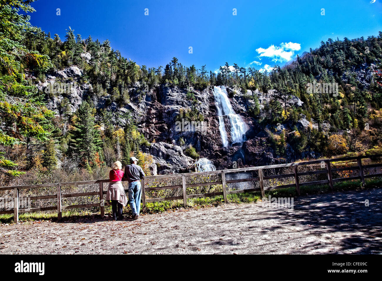 Bridal Veil Falls in Agawa Canyon im Norden von Ontario, Kanada im Herbst Stockfoto