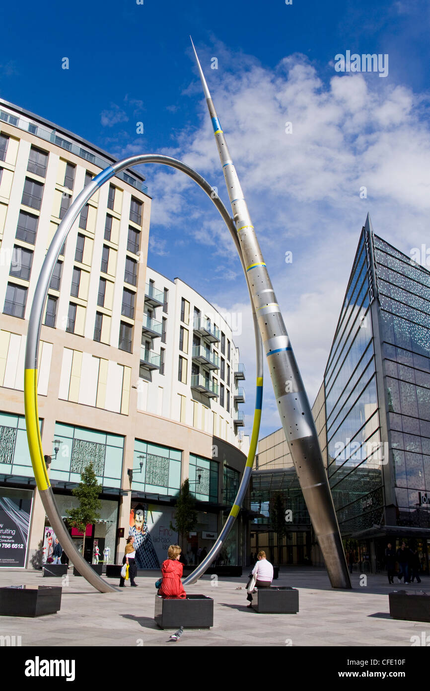 Allianz-Skulptur von Metais Amd St. Davids Shopping Centre, Cardiff, Wales, Vereinigtes Königreich, Europa Stockfoto