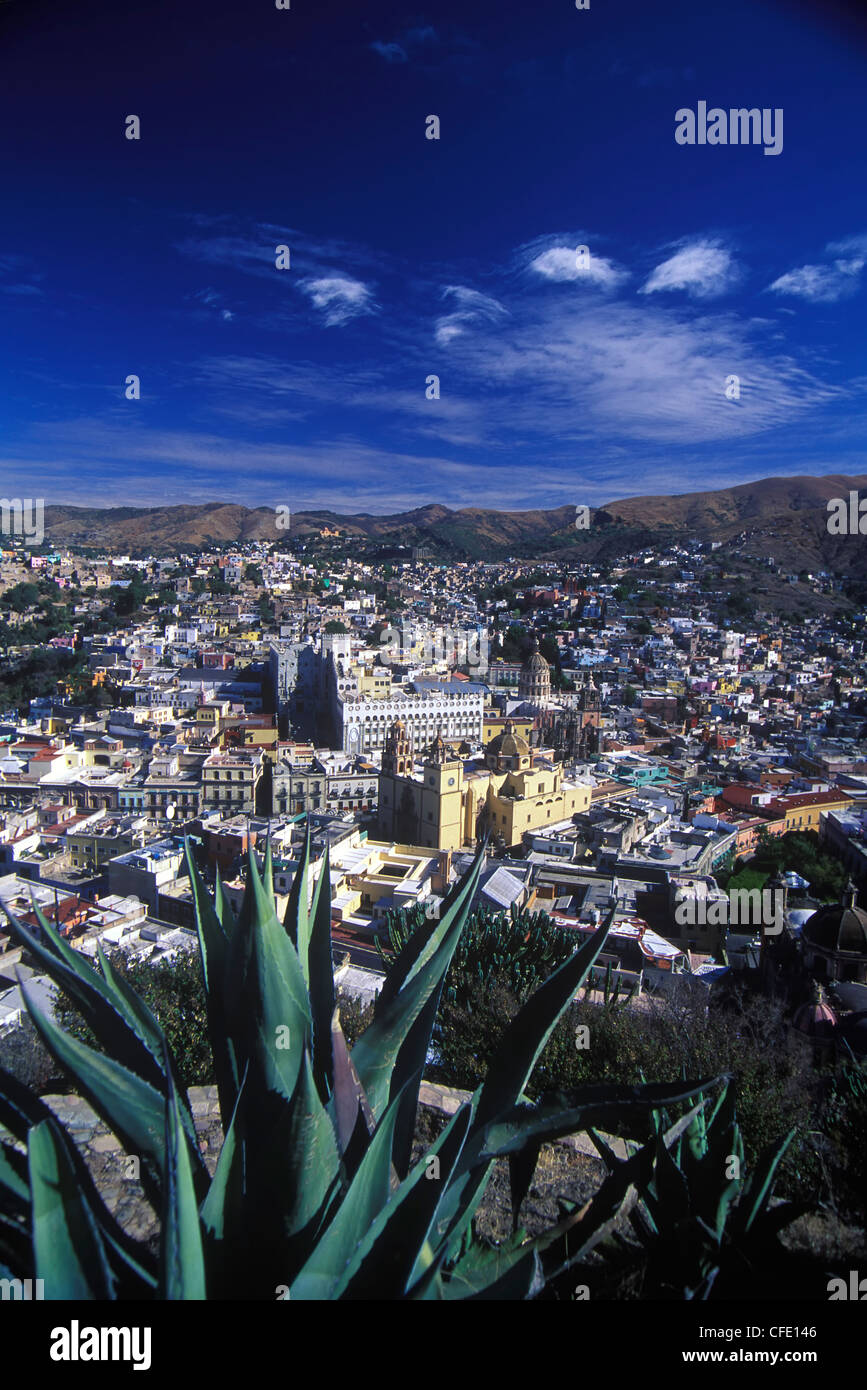 Eine Ansicht von Guanajuato, Mexiko, ein Mexiko Kolonialstädte, von der Vantage Point El Pipilla Hügel-statue Stockfoto