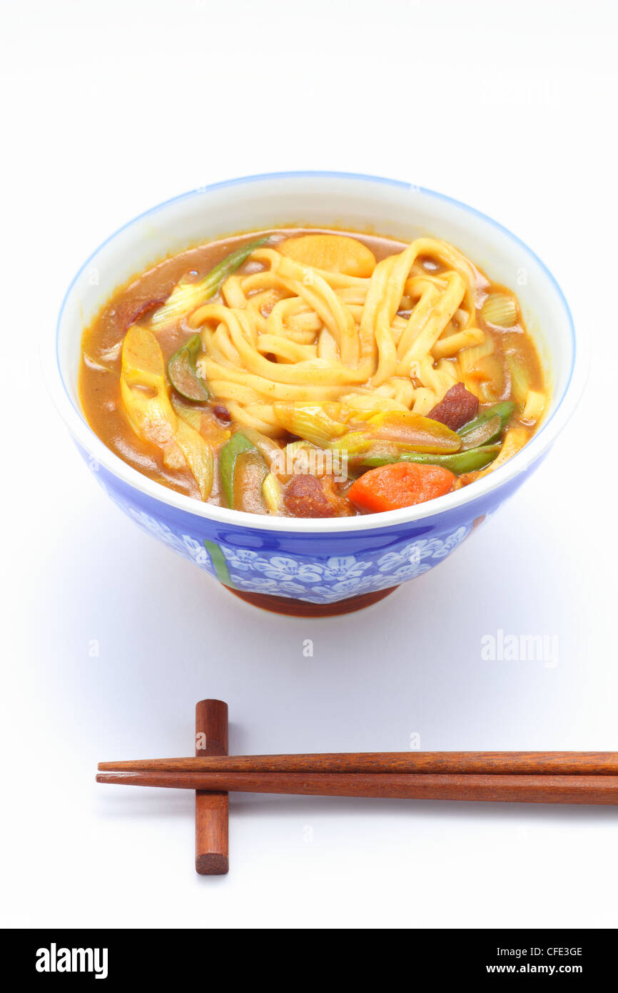 Gekocht mit topping, scharfes japanisches Essen Curry Udon Stockfoto