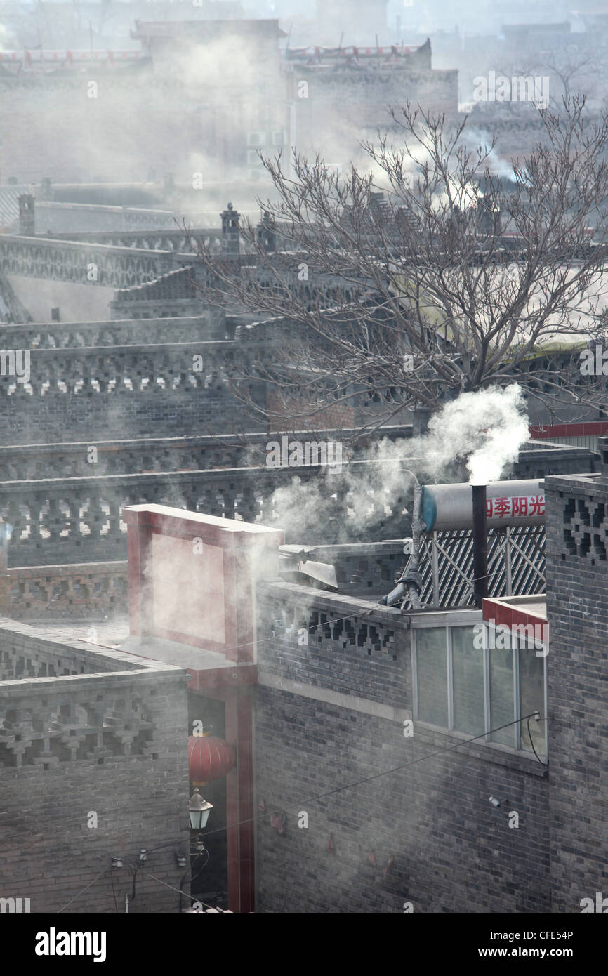 Dach, Rauch, Luftverschmutzung, Pingyao, Altstadt der Qing-Dynastie, Provinz Shanxi, China Stockfoto