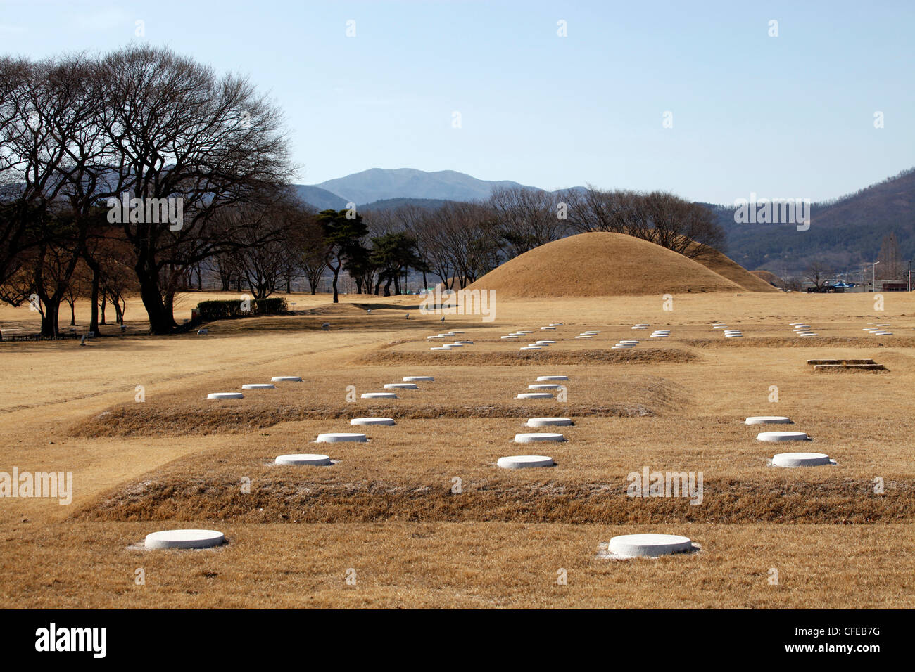 Hügel Gräber und Grabhügel der koreanischen Könige Past in Gyeongju, Südkorea Stockfoto