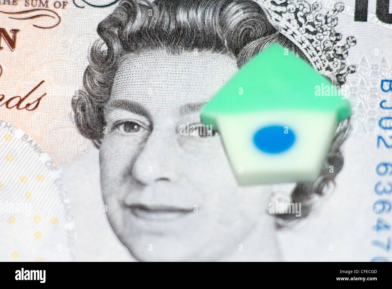 10 pfund Hinweis mit einem Haus geformte Radiergummi Stockfoto