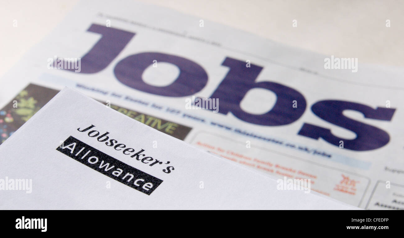 Allgemeines Bild von Arbeitsuchenden Papierkram auf der Seite Aufträge von einer lokalen Zeitung Stockfoto