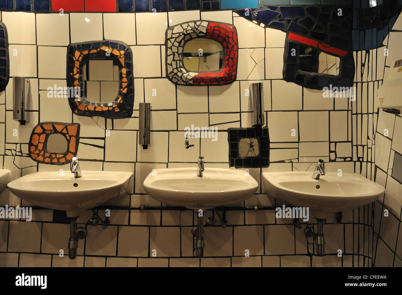 Toilette in der Hundertwasserhous, Wien, Österreich Stockfoto