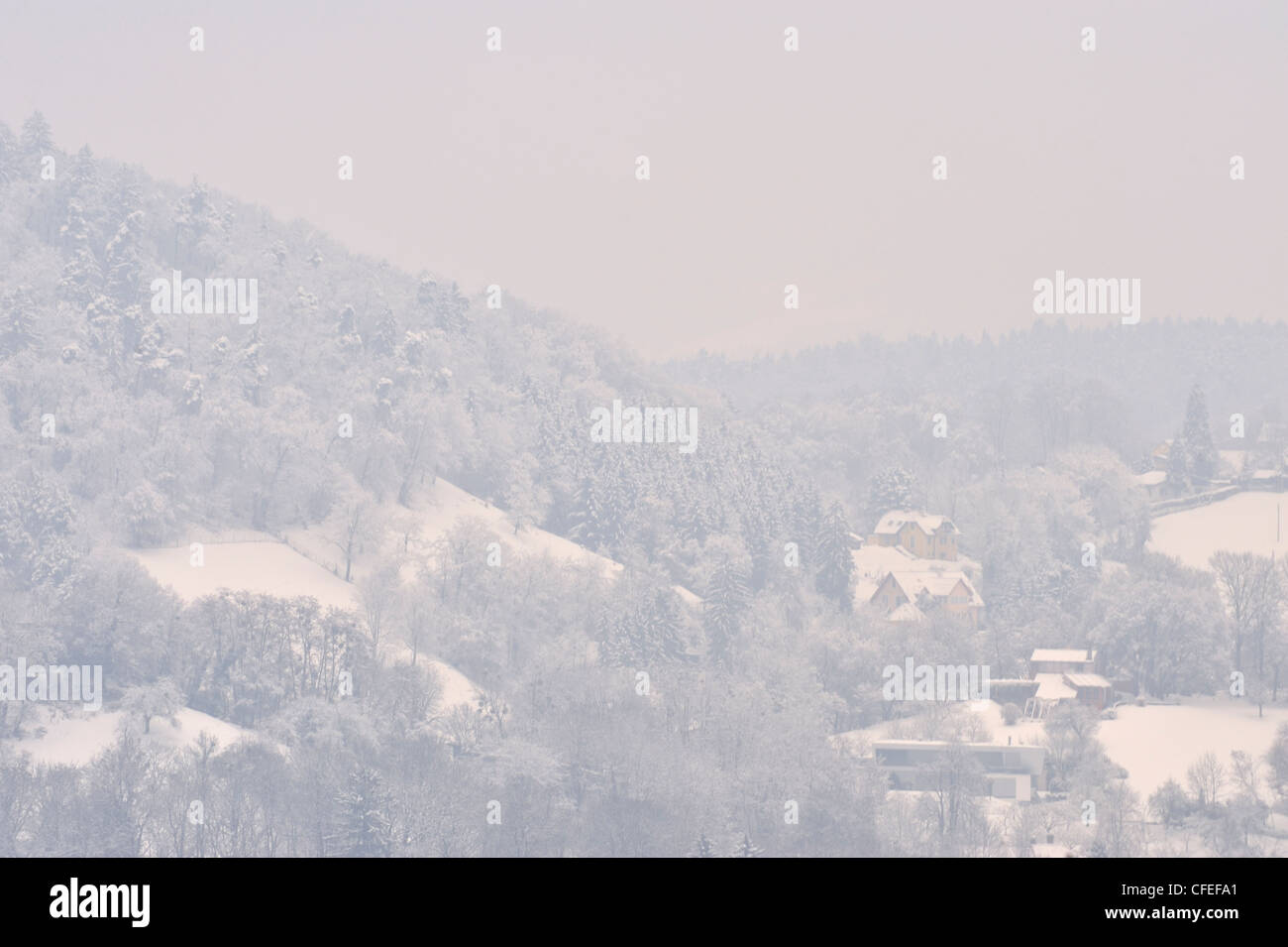 Luftaufnahme von Graz vom Schlossberg im Winter, Österreich Stockfoto