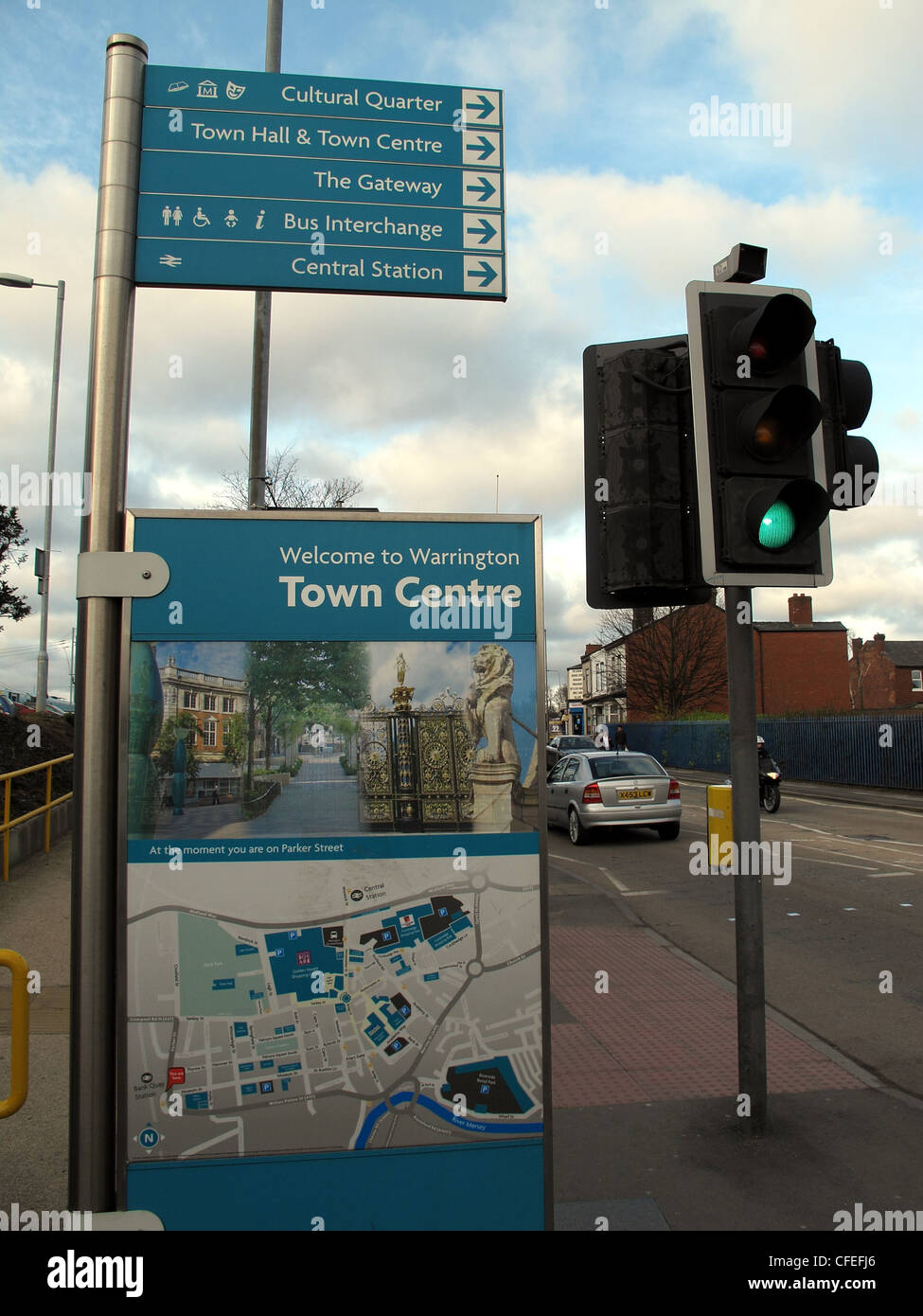 Willkommen bei Warrington Stadtzentrum Schild Bank Quay mainline Railway Station, Cheshire, England, UK Stockfoto