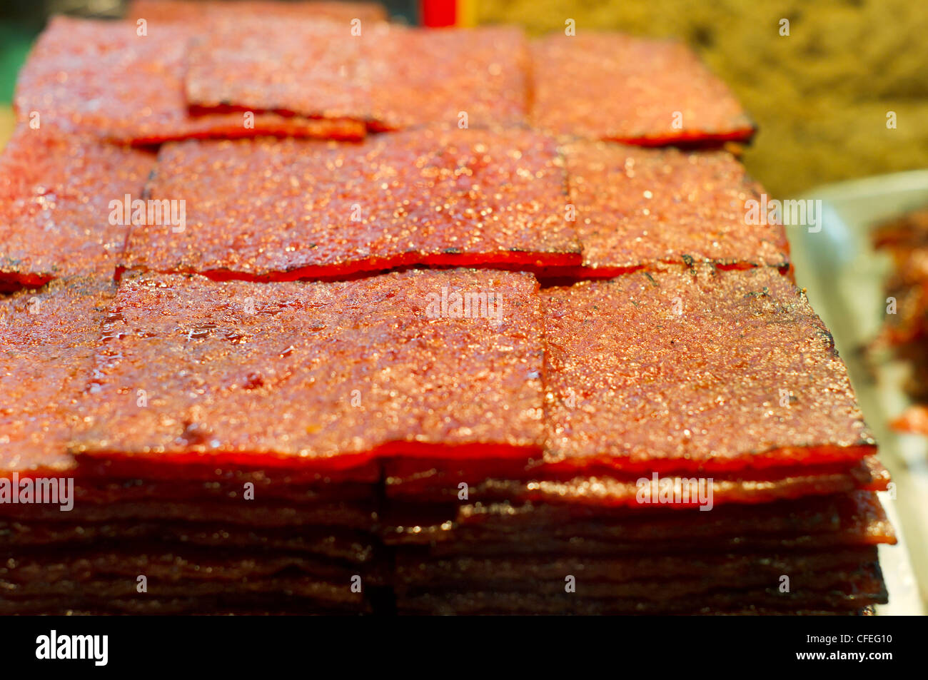 Bakkwa, ist ein chinesisches salzig-süßen Trockenfleisch Produkt ähnlich ruckelt, Foto aufgenommen im Chinatown von Kuala Lumpur. Stockfoto