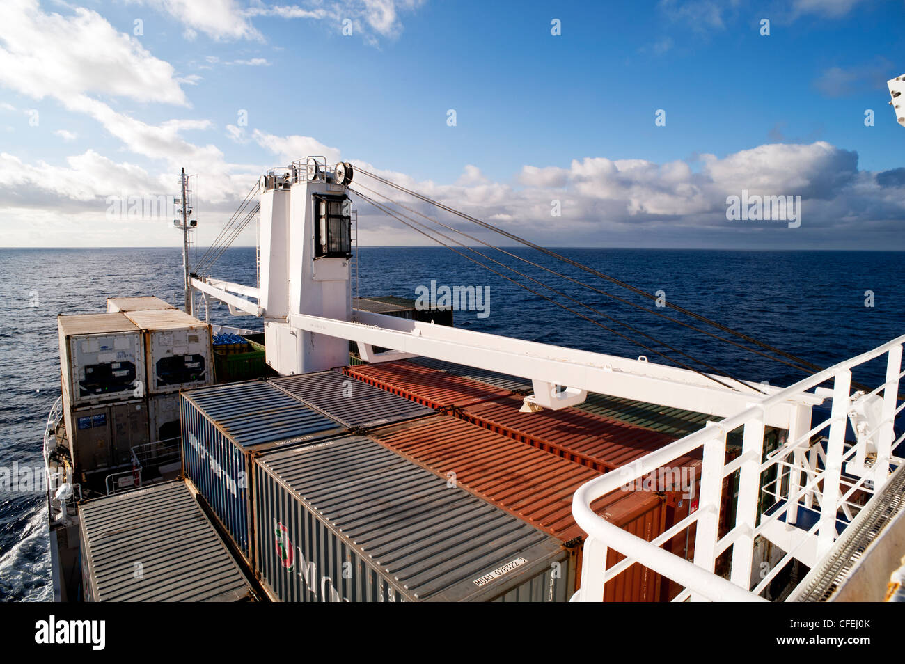 Containerladung auf einem Schiff, der RMS St. Helena von St. Helena im Südatlantik nach Kapstadt in Südafrika reisen Stockfoto