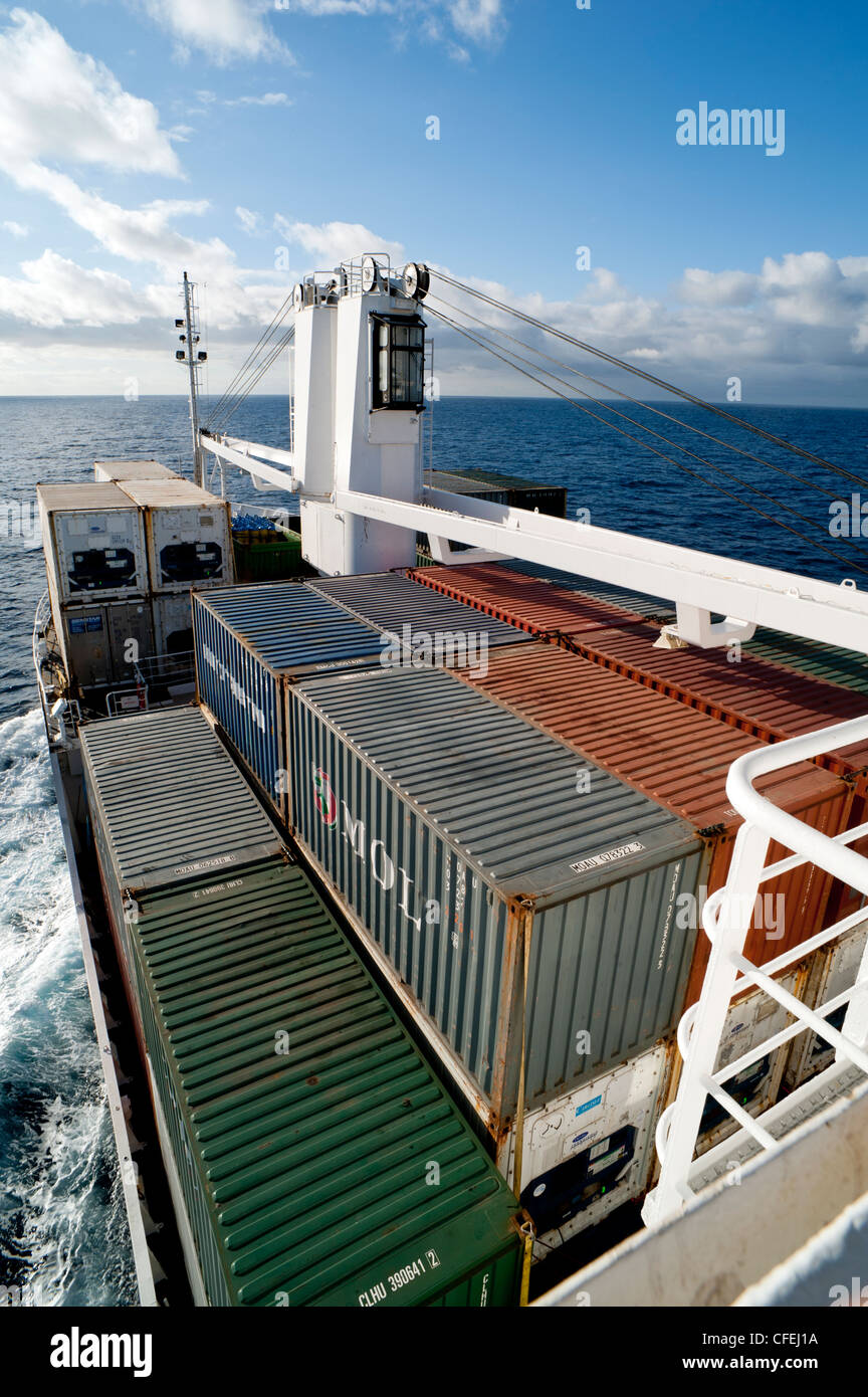 Containerladung auf einem Schiff, der RMS St. Helena von St. Helena im Südatlantik nach Kapstadt in Südafrika reisen Stockfoto