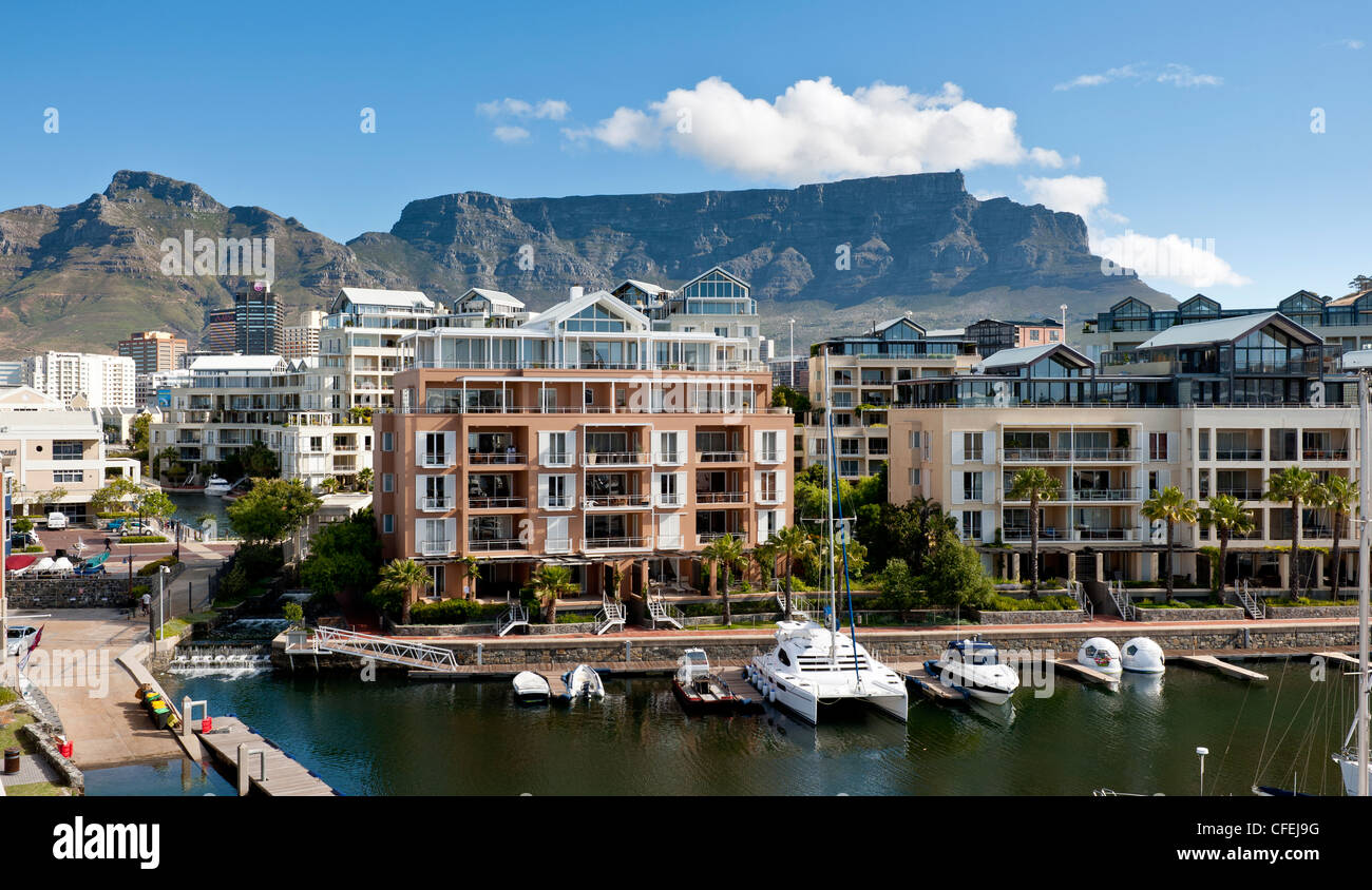 Table Mountain vom Cape Grace Hotel an der Victoria und Alfred waterfront Stockfoto