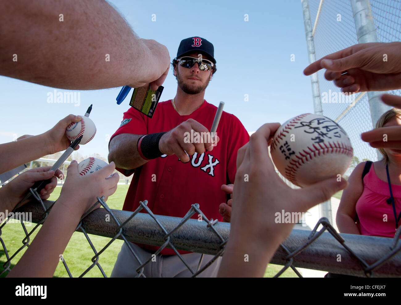 Boston Red Sox Catcher Jarrod Saltalamacchia Autogramme auf das Team Frühling Schulungseinrichtung in Fort Myers, Florida Stockfoto