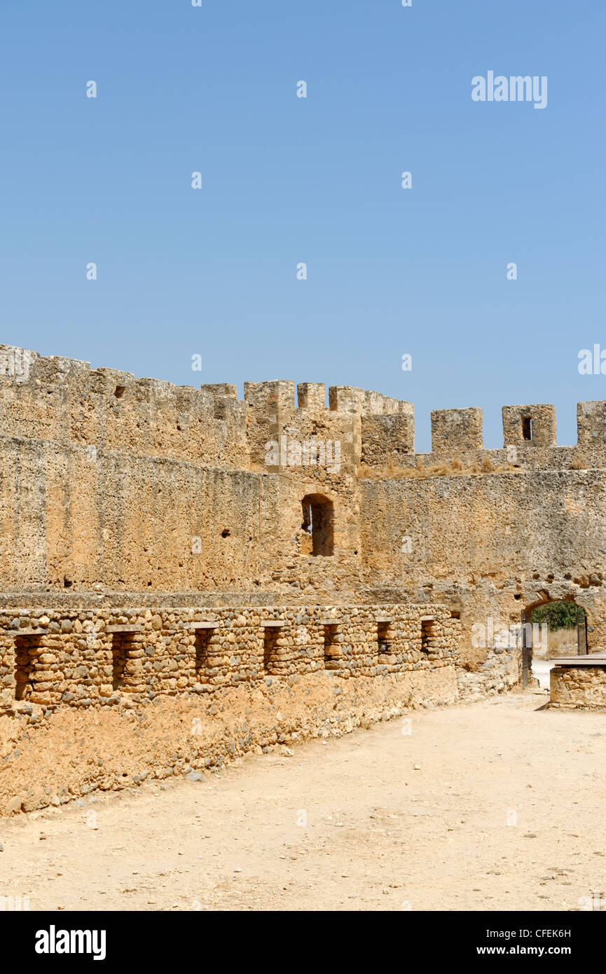 Blick auf die venezianische Festung von Frangokastello an der Südküste von Kreta in der Provinz von Chania. Stockfoto