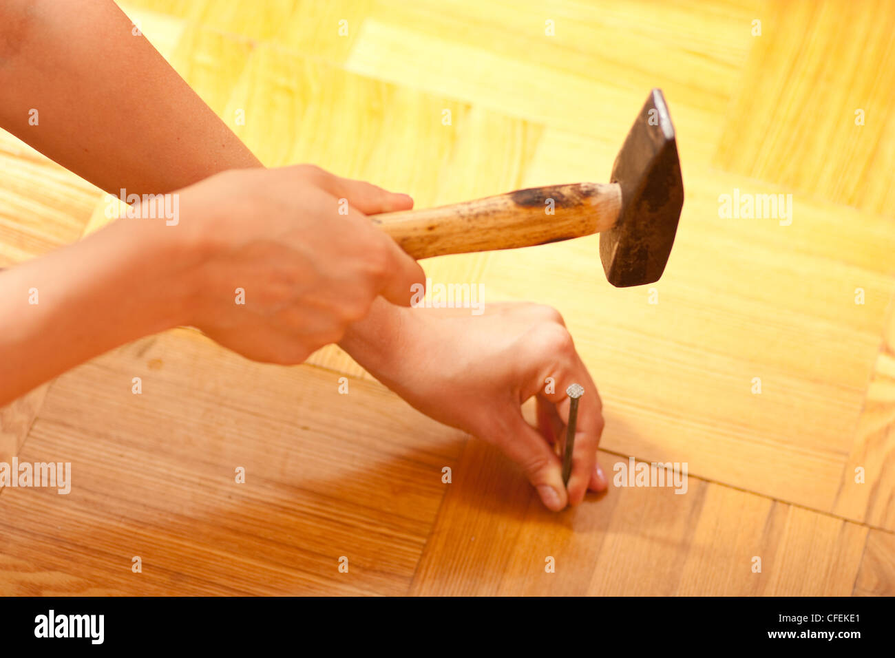 Einen Nagel Hämmern Stockfoto