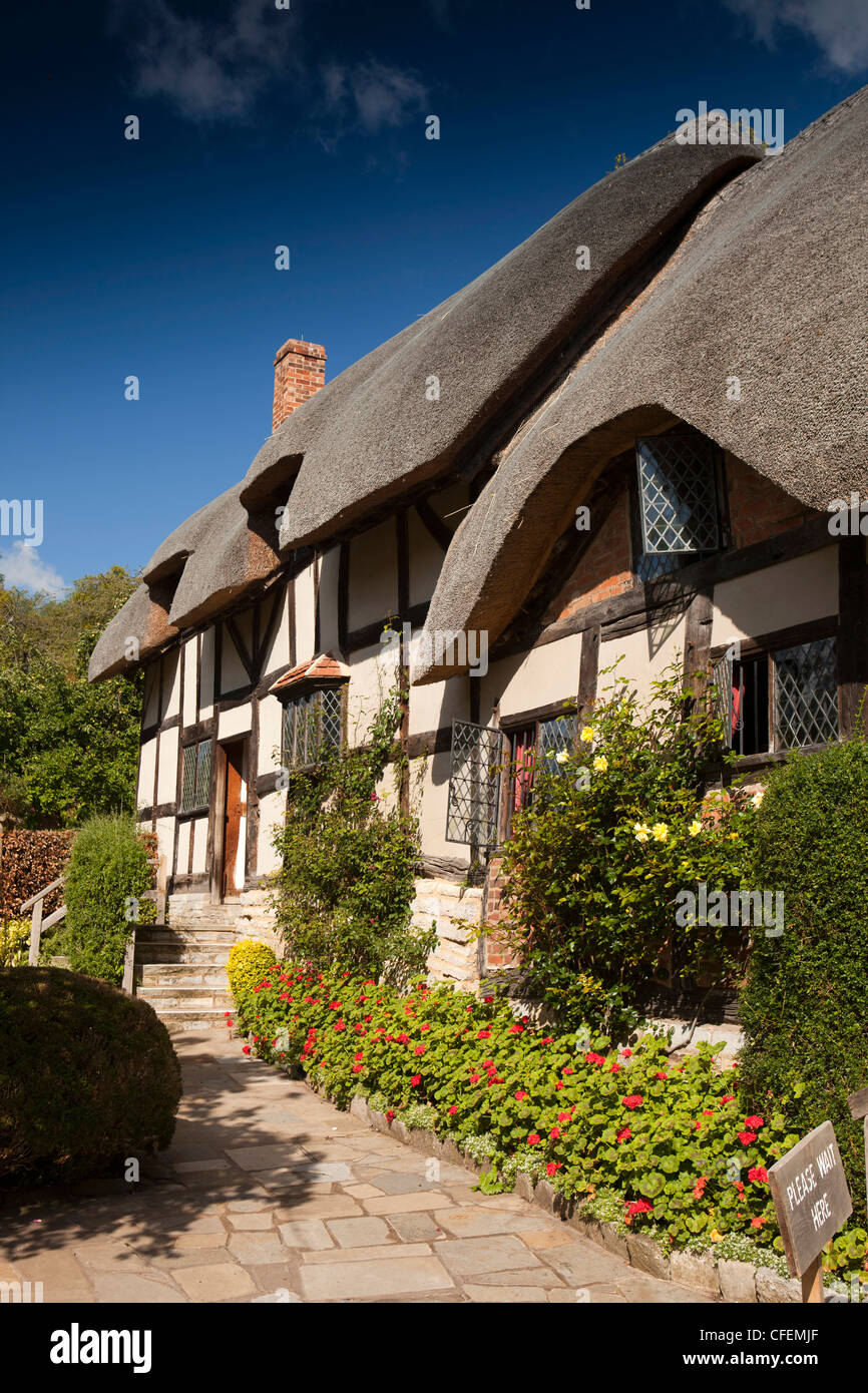 Warwickshire, Stratford on Avon, Shottery, Anne Hathaway Hütte im Sommersonnenschein Stockfoto