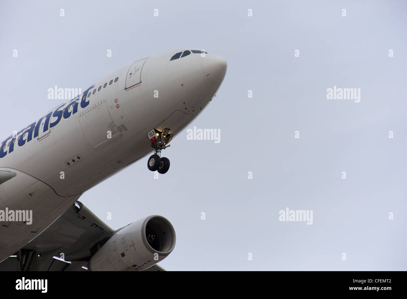 Air Transat Airbus 330 Landung am Flughafen Pearson Stockfoto