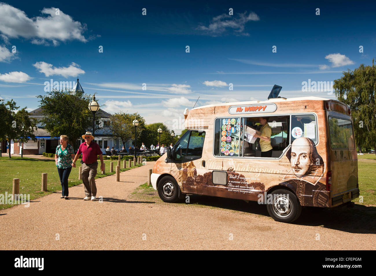 Warwickshire, Stratford on Avon, Shekespeare Thema dekoriert Herr Whippy Eiswagen Stockfoto