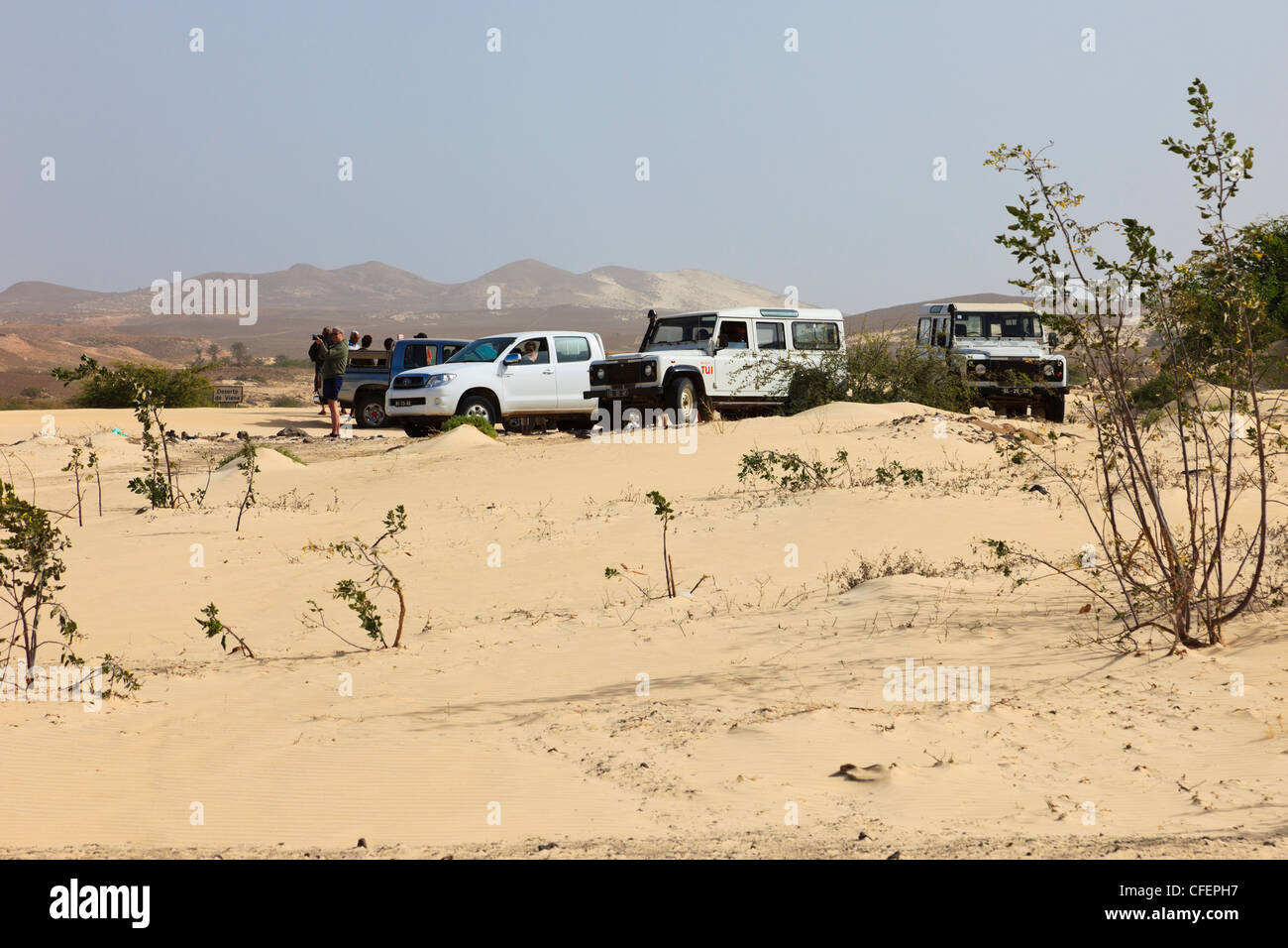 Deserto de Viana, Boa Vista, Kap Verde Inseln. Touristen in der Wüste auf einem Sightseeing-trip Stockfoto