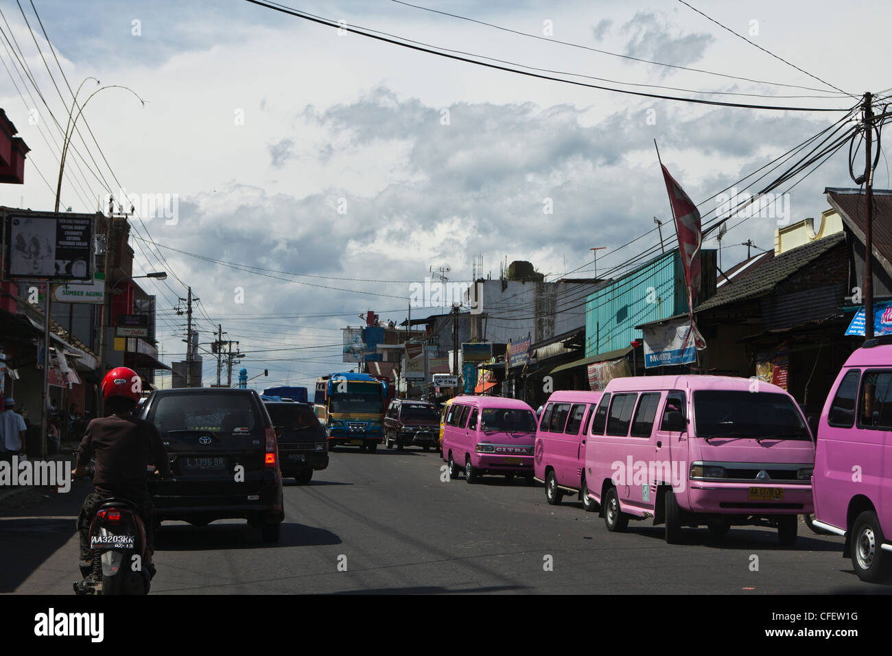 LKW (van) auf der Straße. Java, Indonesien, Südpazifik, Asien. Stockfoto