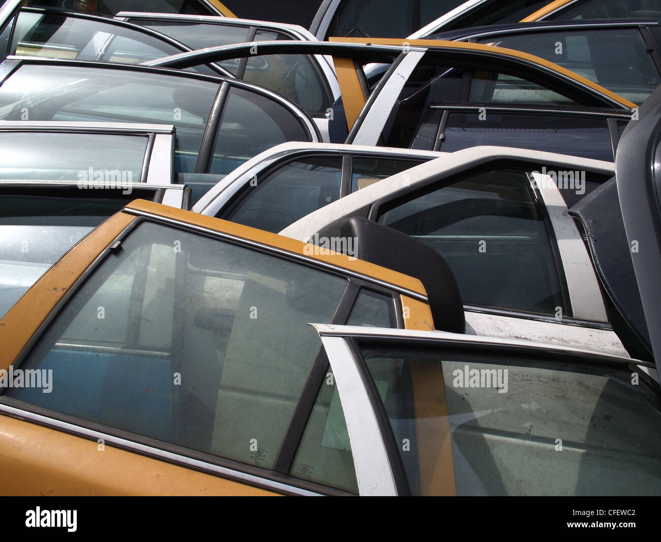 Ausrangierte Polizei Auto und Taxi Türen, Brooklyn, New York Stockfoto