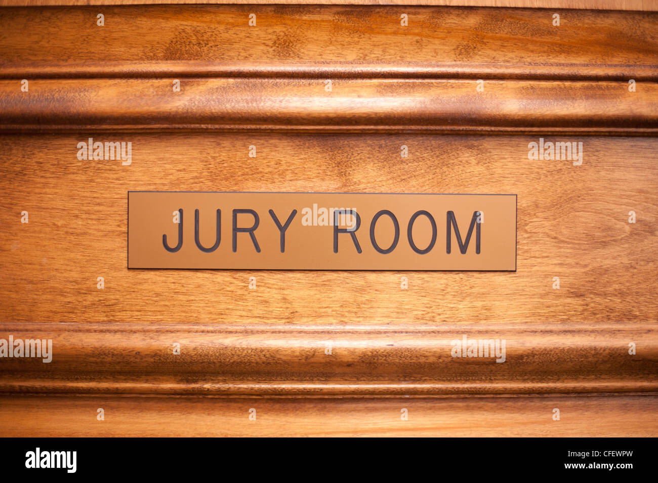 Jury Zimmertür in einem Gerichtsgebäude. Stockfoto