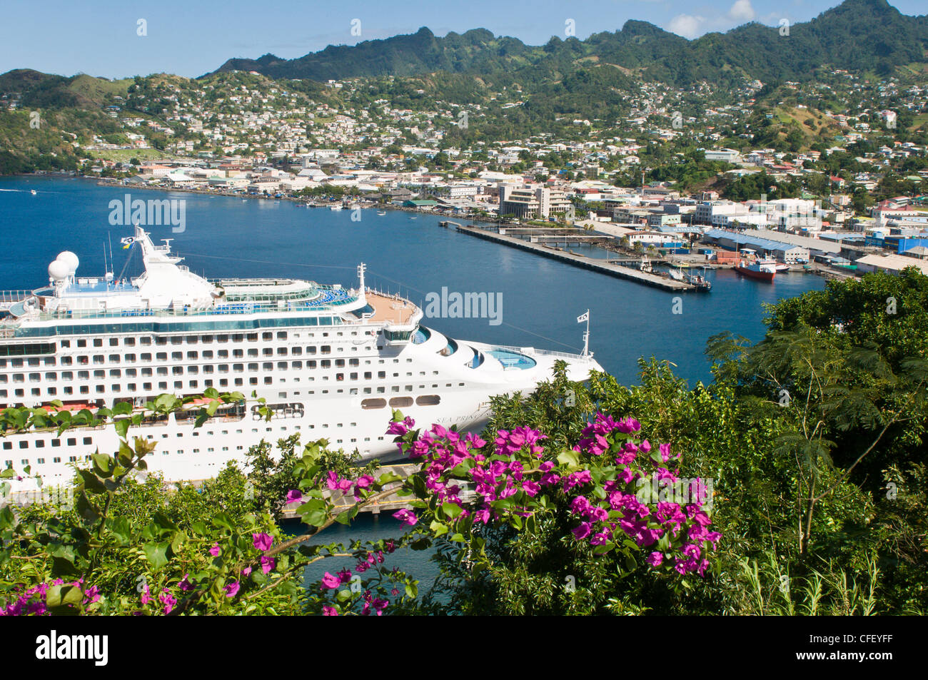 Sea Princess in Kingstown Hafen, St. Vincent, St. Vincent und die Grenadinen, Windward-Inseln, Karibik, Caribbean Stockfoto