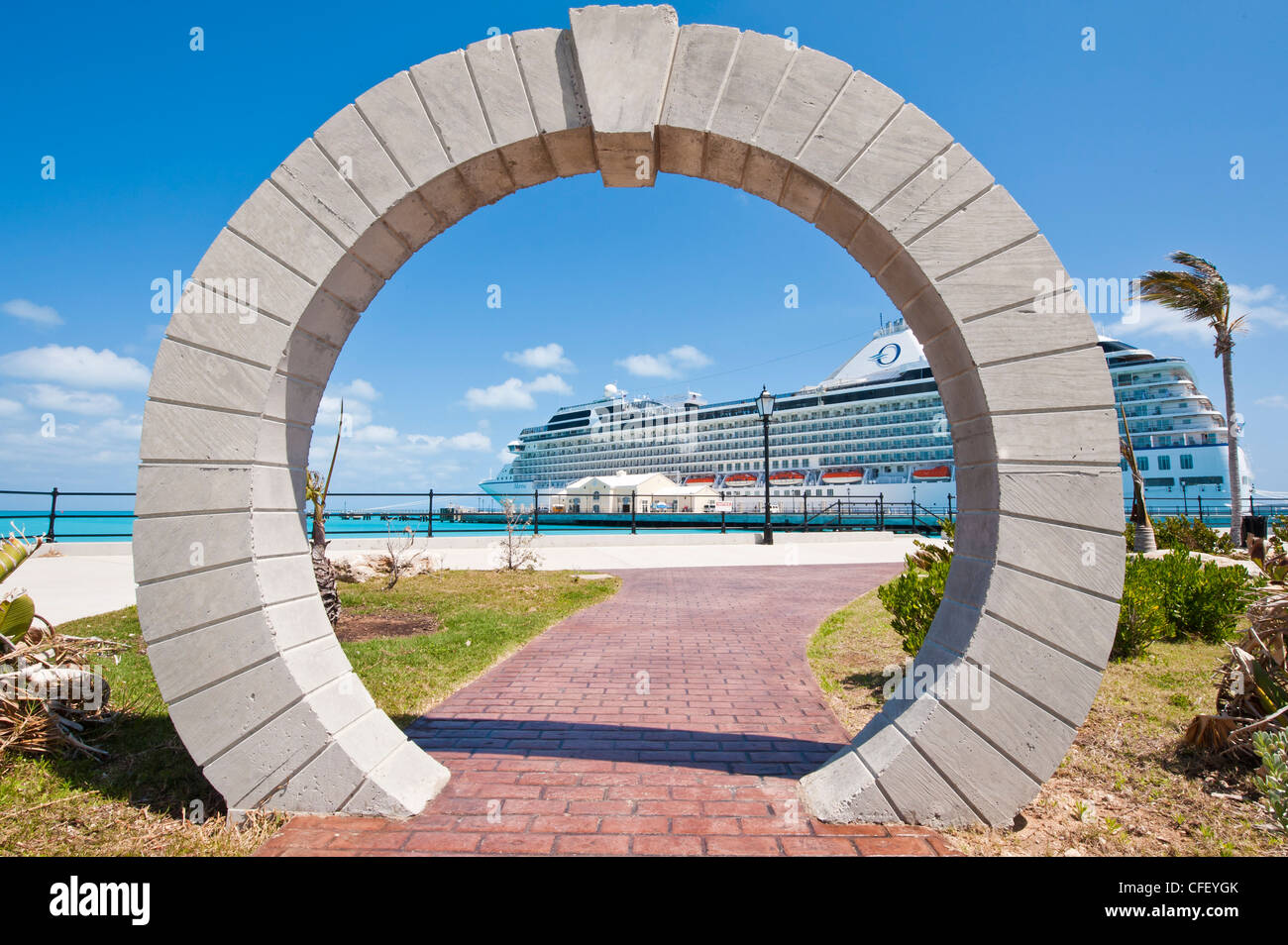 Mond-Tor am cruise terminal in der Royal Naval Dockyard, Bermuda, Mittelamerika Stockfoto